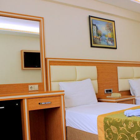Hotel Buyuk Paris Истанбул Екстериор снимка