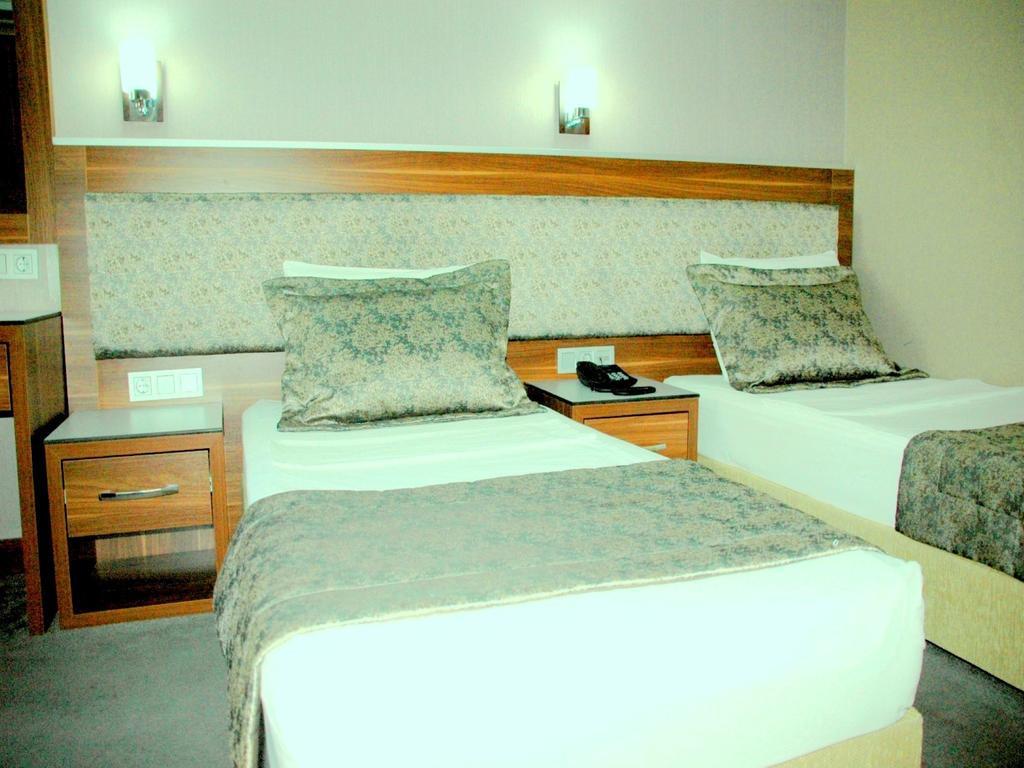 Hotel Buyuk Paris Истанбул Екстериор снимка