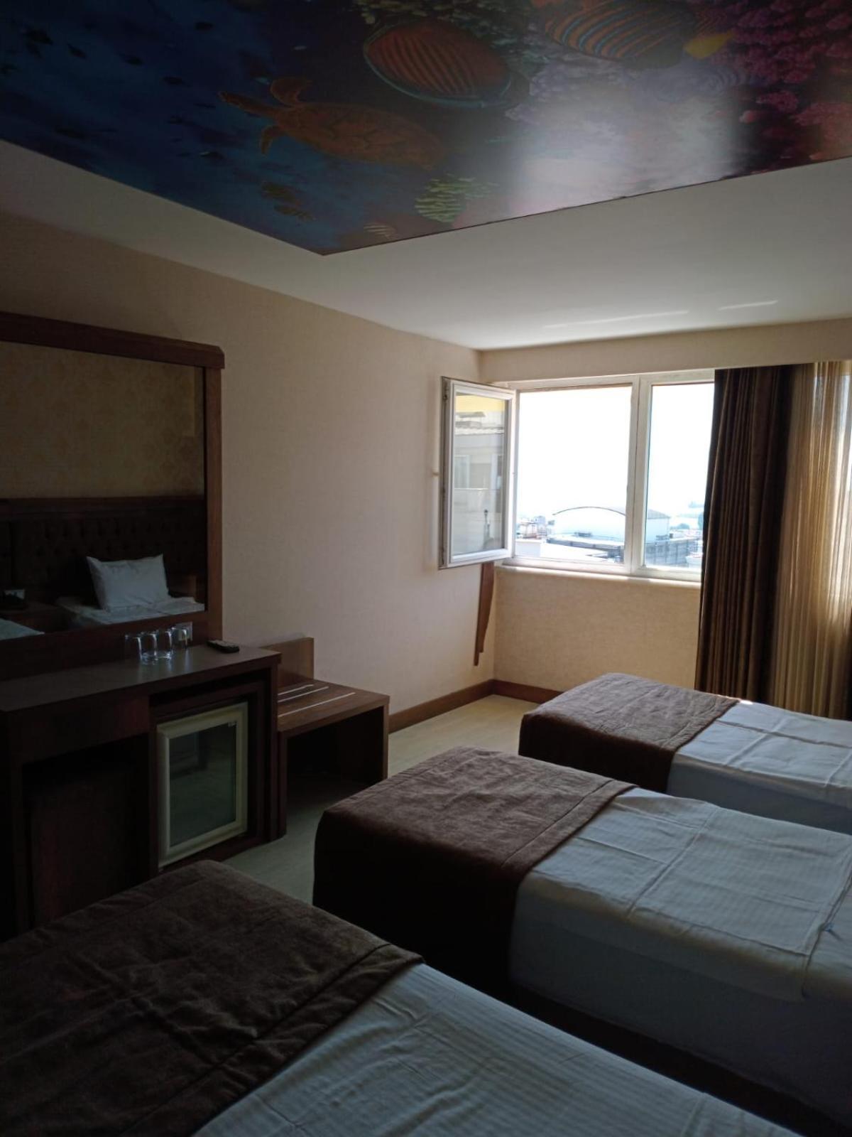 Hotel Buyuk Paris Истанбул Екстериор снимка