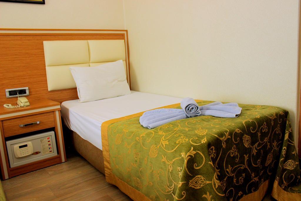 Hotel Buyuk Paris Истанбул Екстериор снимка