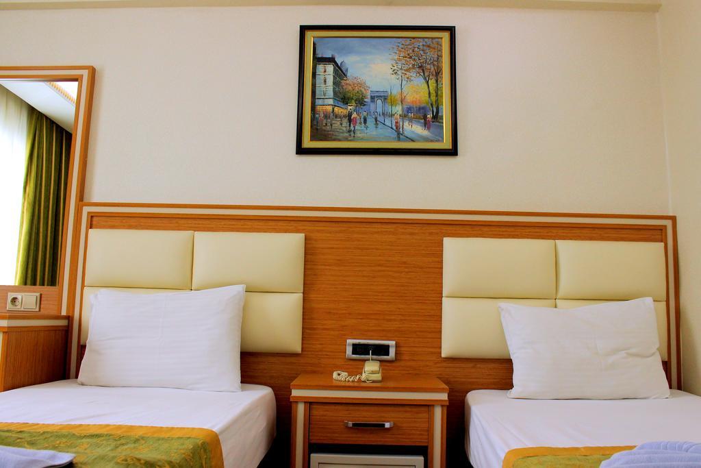 Hotel Buyuk Paris Истанбул Екстериор снимка