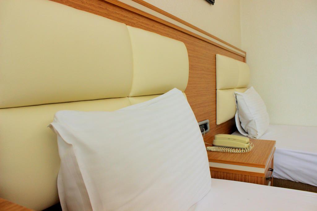Hotel Buyuk Paris Истанбул Екстериор снимка
