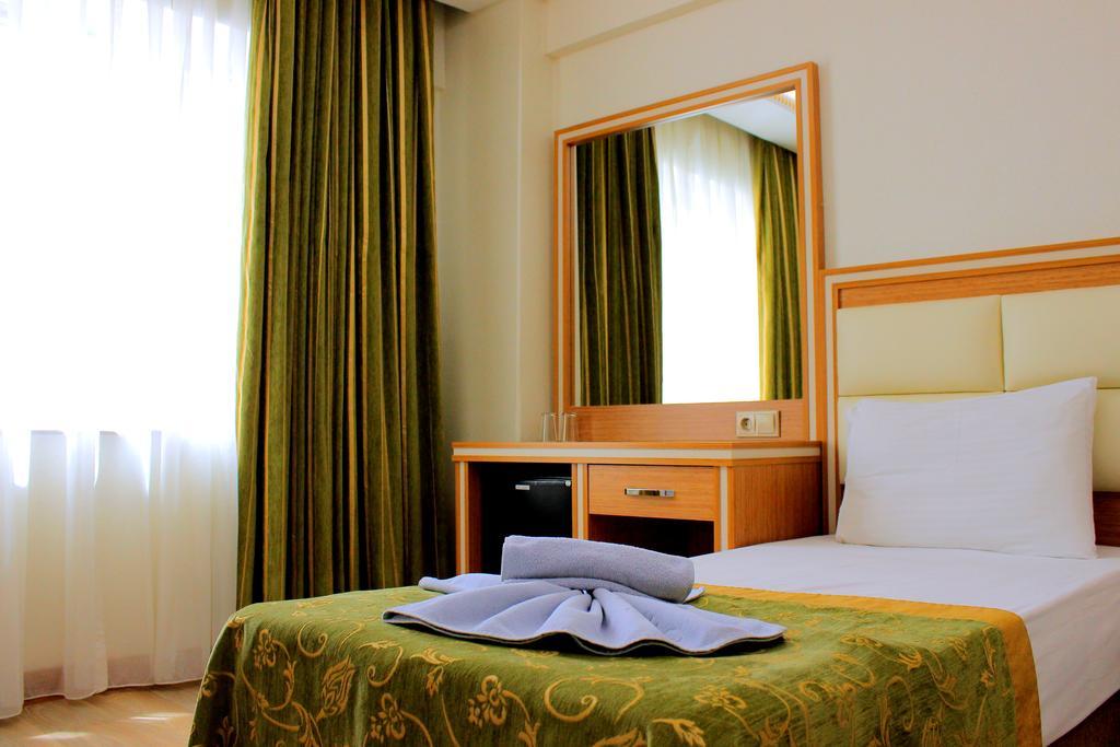 Hotel Buyuk Paris Истанбул Екстериор снимка
