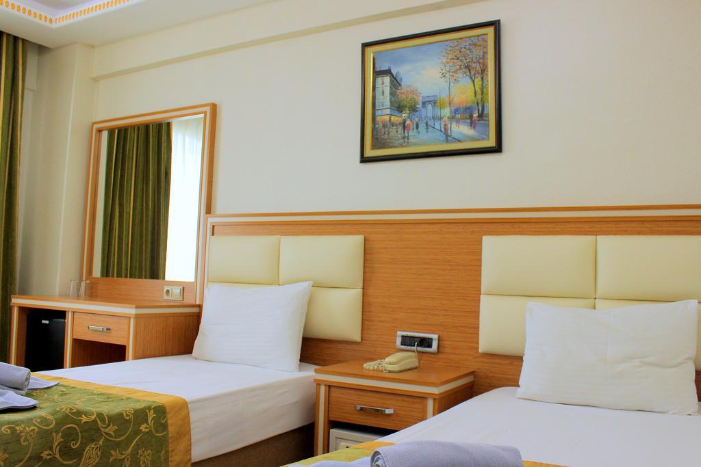 Hotel Buyuk Paris Истанбул Екстериор снимка