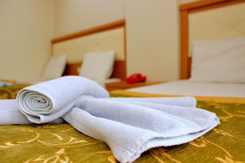 Hotel Buyuk Paris Истанбул Екстериор снимка