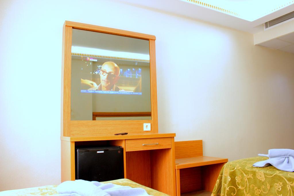 Hotel Buyuk Paris Истанбул Екстериор снимка