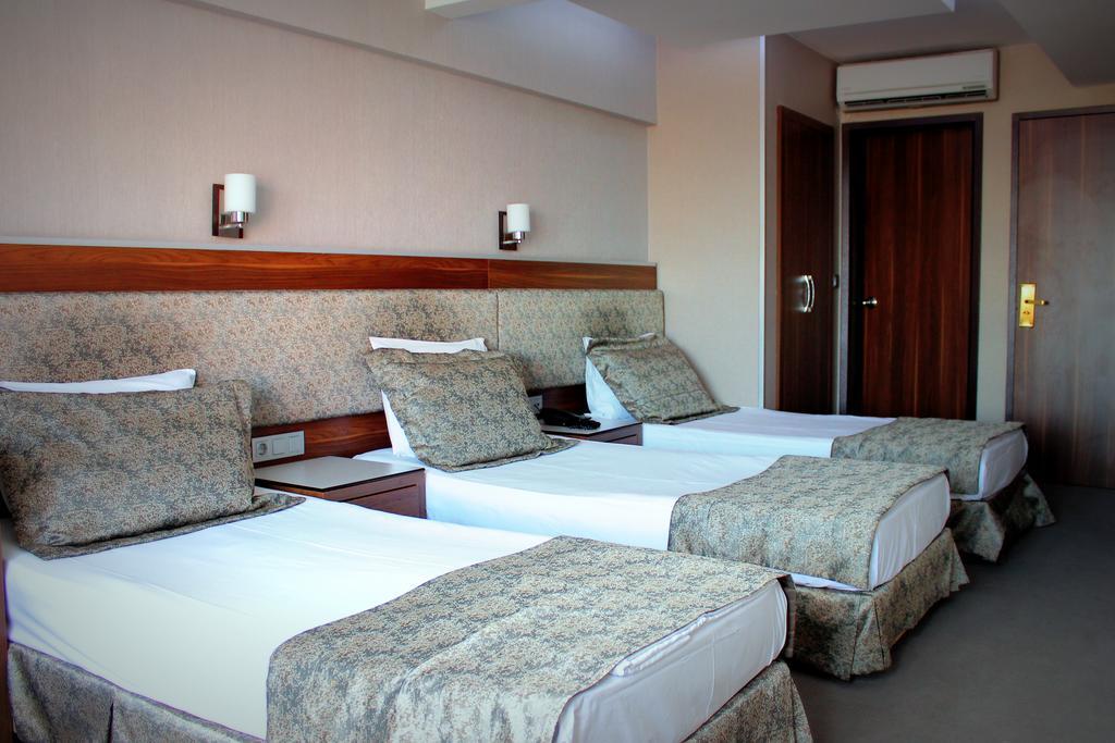 Hotel Buyuk Paris Истанбул Екстериор снимка
