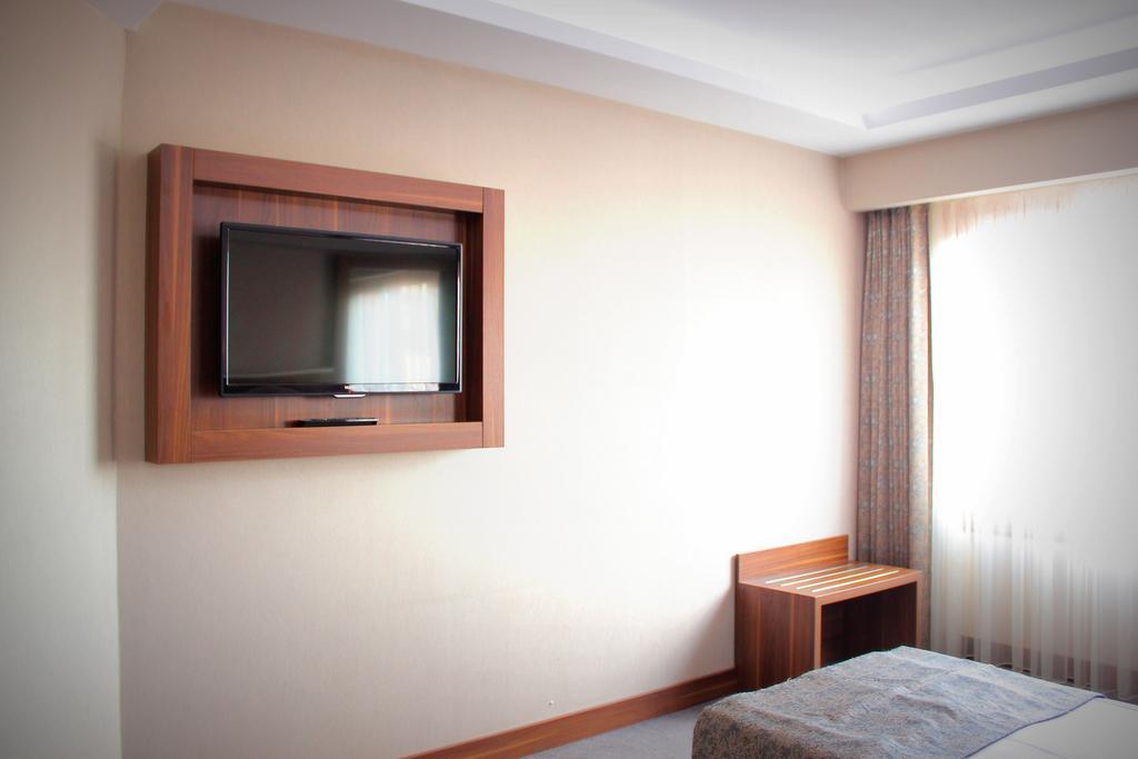 Hotel Buyuk Paris Истанбул Екстериор снимка