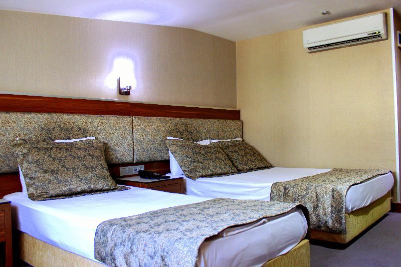 Hotel Buyuk Paris Истанбул Екстериор снимка