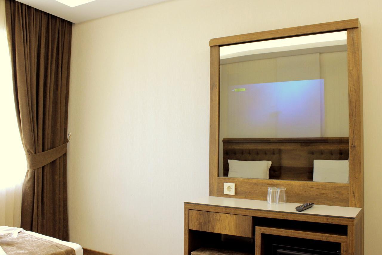 Hotel Buyuk Paris Истанбул Екстериор снимка