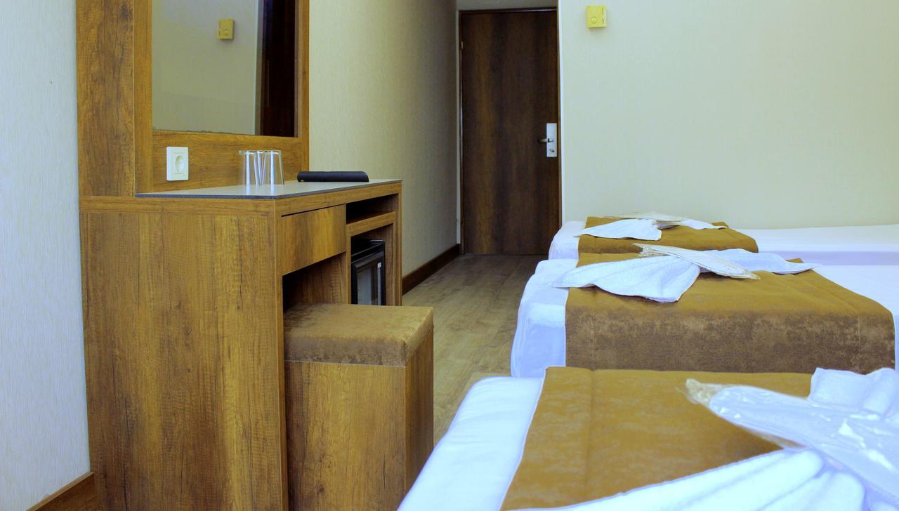 Hotel Buyuk Paris Истанбул Екстериор снимка