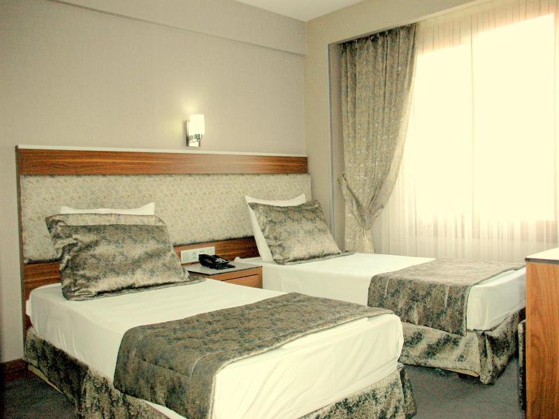 Hotel Buyuk Paris Истанбул Екстериор снимка